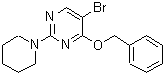 CAS 登录号：885952-22-7， 4-(苄氧基)-5-溴-2-(1-哌啶基)嘧啶